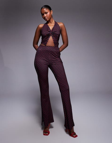 Conjunto con estampado de lunares rojos de pantalones de campana y top con cuello halter Dazed de Liquor N Poker - view 1