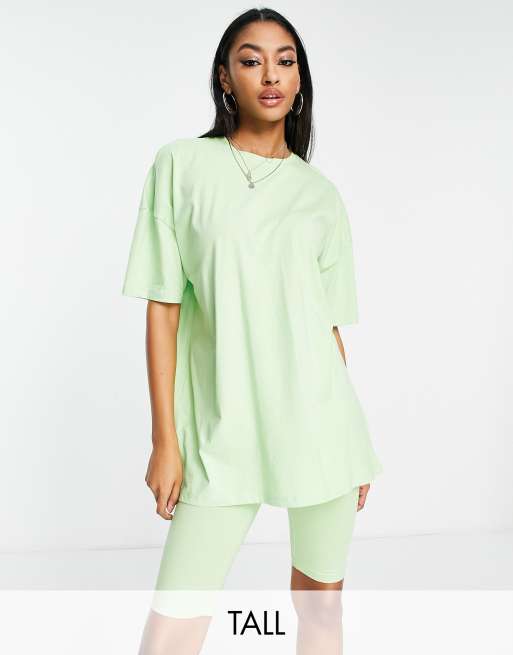 Conjunto de 2 prendas color pistacho con camiseta y leggings cortos exclusivo de Only Tall