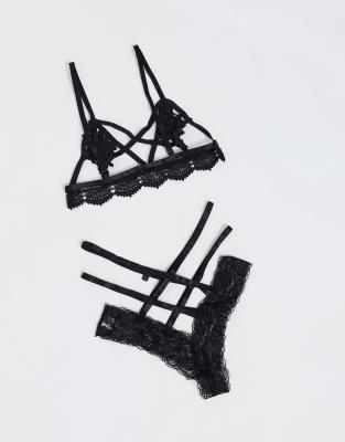 Conjunto De Bralet Y Tanga De Tiras Y Encaje En Negro De Love & Other Things thumbnail