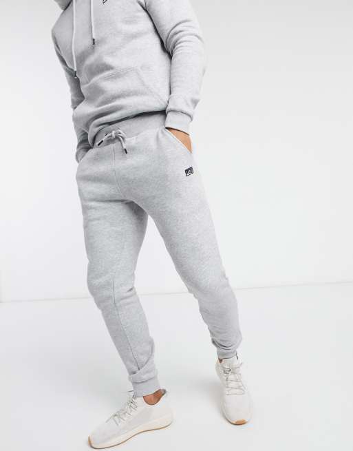 Conjunto de ch ndal gris de sudadera con capucha y joggers de corte slim de algod n Core de Jack Jones