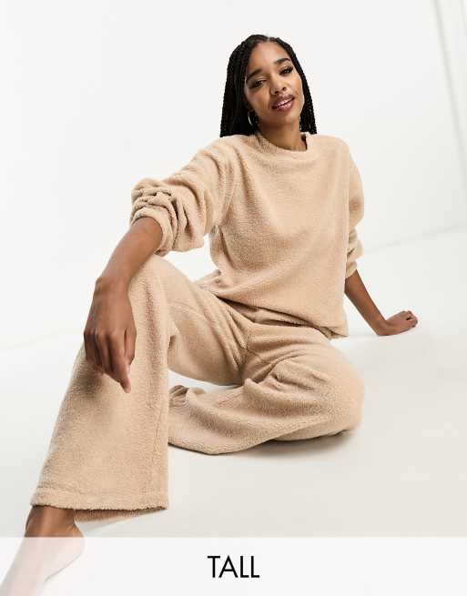 Conjunto de estar por casa color camel de sudadera con capucha y pantalones de pernera ancha de borreguito exclusivo de ASOS DESIGN Tall 
