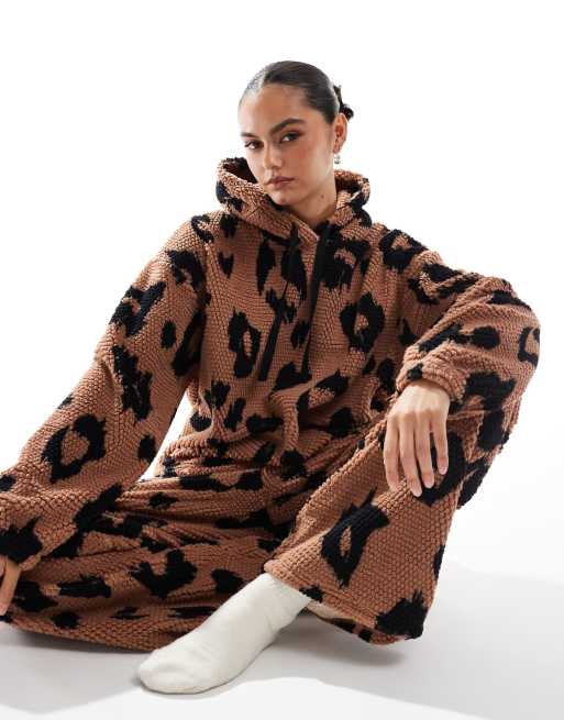Conjunto de estar por casa de sudadera con capucha y joggers con estampado de leopardo de punto de nido de abeja de ASOS DESIGN