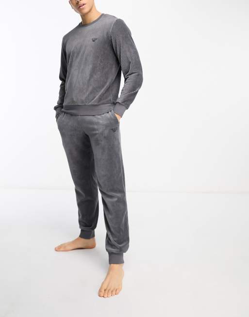 Conjunto de estar por casa gris de sudadera y joggers de Emporio Armani Bodywear