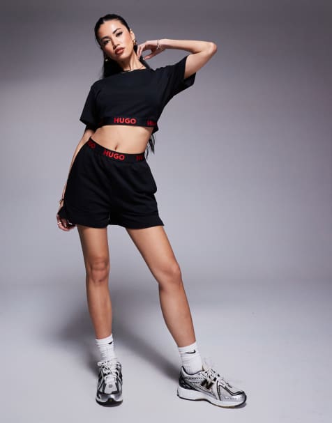 Conjunto de estar por casa negro de camiseta y pantalones cortos con logo rojo en la cinturilla de Hugo Red - view 1