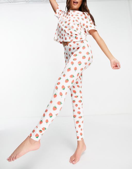 Conjunto de pijama blanco con estampado de fresas de algodón Teddy de Monki - WHITE