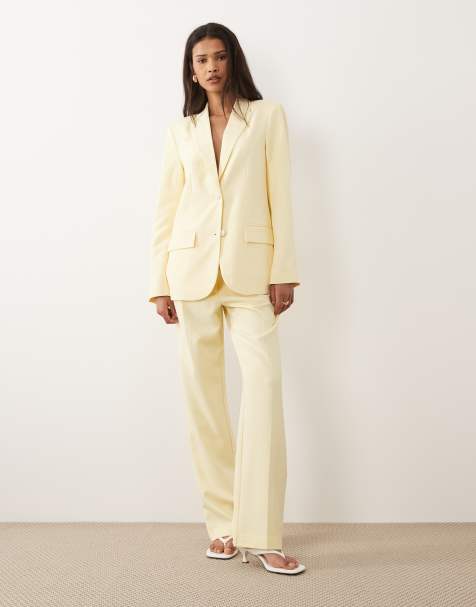 Conjunto de sastre amarillo pastel de pantalones y americana con botones forrados de VILA - view 1