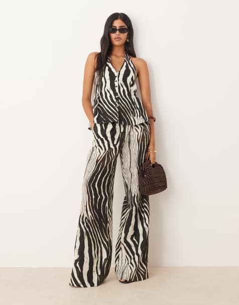 Conjunto de sastre con estampado de cebra de pantalones de pernera ancha y top con cuello halter de Mango - view 1