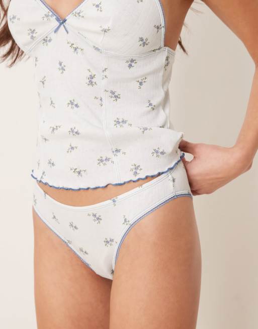 Conjunto de top de tirantes y braguitas con estampado de florecitas azules de pointelle Freya de ASOS DESIGN, 4 de 4