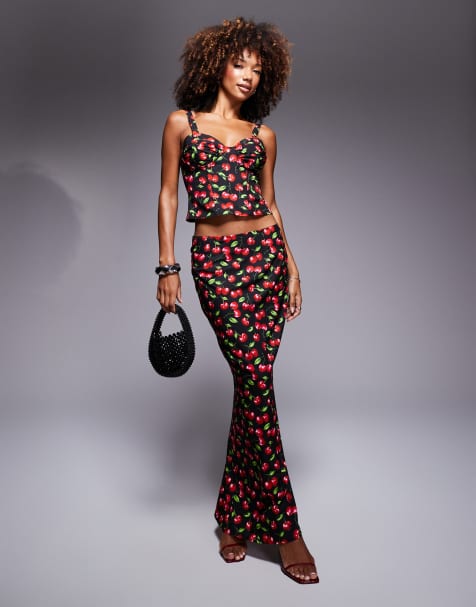 Conjunto de top estilo corpiño y falda larga de talle bajo con estampado de cerezas de Missy Empire - view 1