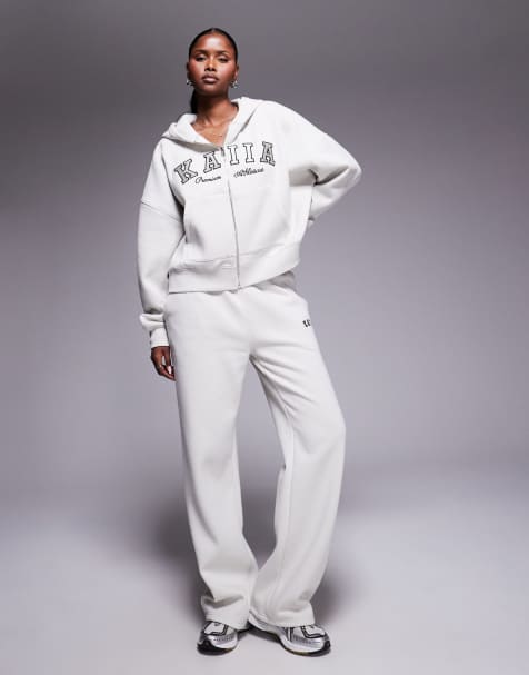 Conjunto gris claro de joggers y sudadera con capucha, cremallera y logo bordado de Kaiia - view 1