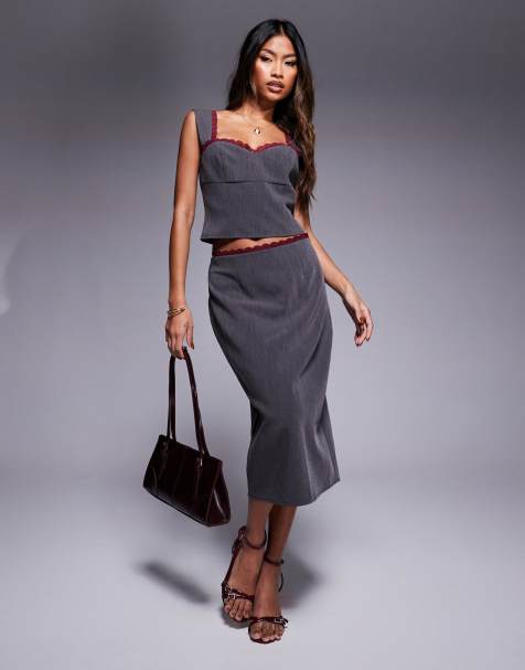 Conjunto gris de falda larga y top con escote en forma de corazón y ribete en contraste exclusivo de Kaiia - view 1