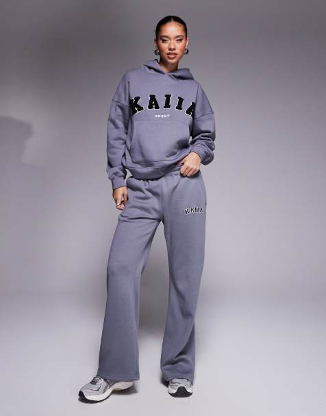 Conjunto gris de sudadera con capucha y logo y joggers de pernera ancha de Kaiia - view 1