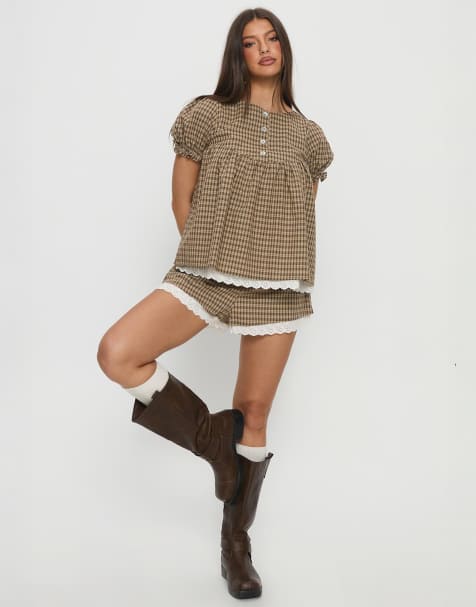 Conjunto marrón a cuadros de blusa con mangas abullonadas y pantalones cortos con ribetes de encaje de Princess Polly - view 1