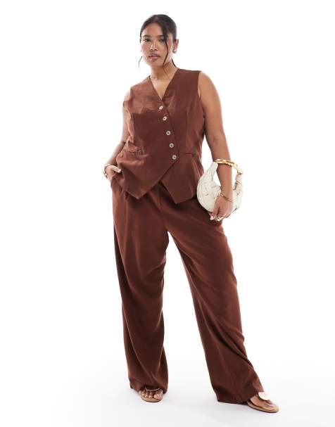 Conjunto marrón chocolate de chaleco con tapeta de botones asimétrica y pantalones de pernera ancha con pinzas delanteras de tejido efecto lino de Vero Moda Curve - view 1