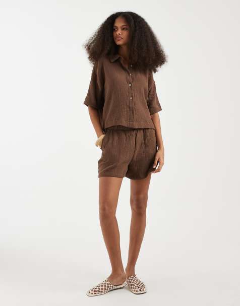 Conjunto marrón chocolate de pantalones cortos y camisa de corte cuadrado de bambula texturizada de Vero Moda - view 1