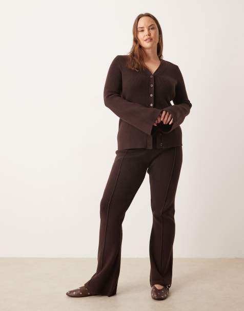 Conjunto marrón chocolate de pantalones de pernera ancha y cárdigan con cuello de pico de canalé de ASOS DESIGN Curve - view 1