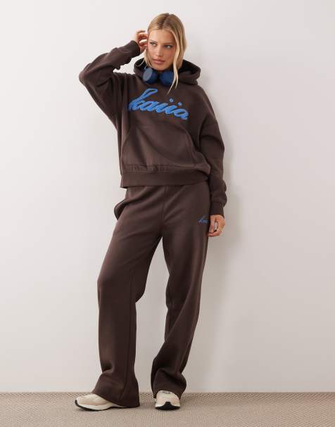 Conjunto marrón chocolate y azul de joggers de pernera ancha y sudadera extragrande con capucha y logo de borreguito rico en algodón exclusivo de Kaiia - view 1