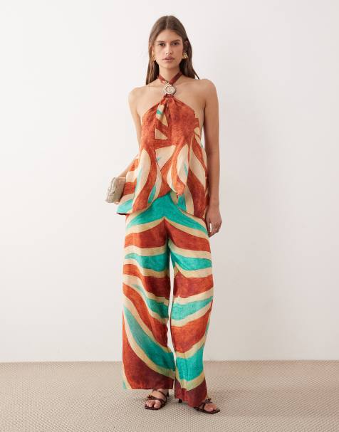 Conjunto marrón con estampado ondulado de pantalones y top con cuello halter de River Island - view 1