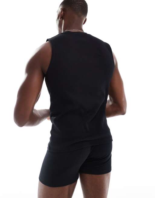 Conjunto negro de camiseta ajustada sin mangas y calzoncillos de canalé de ASOS DESIGN, 3 de 4