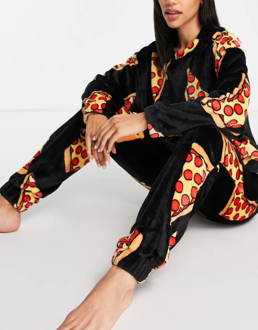 Conjunto negro de estar por casa con estampado de pizzas de joggers y sudadera de felpa supersuave de ASOS DESIGN