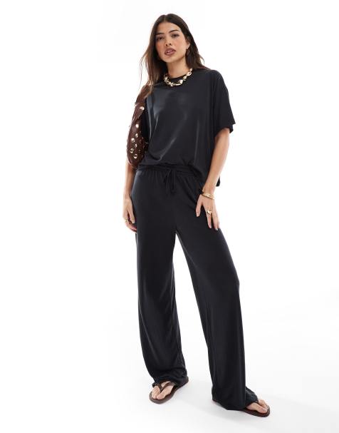 Conjunto negro de pantalones de pernera ancha y camiseta ceñida de corte cuadrado de tejido supersuave de PIECES - view 1