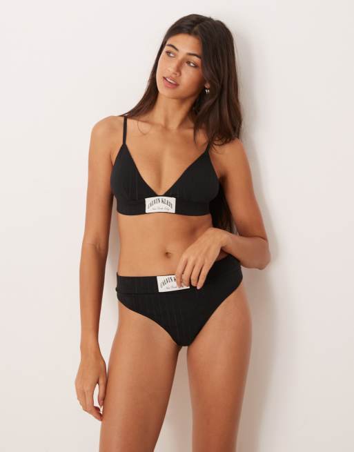 Conjunto negro de tanga y sujetador Heritage Athletic de Calvin Klein
