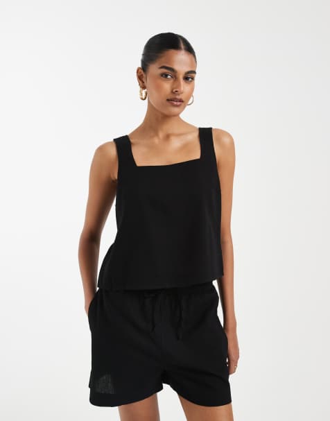 Conjunto negro de top sin mangas con detalle de botón en la espalda y pantalones cortos con cinturilla paperbag de Vero Moda - view 1
