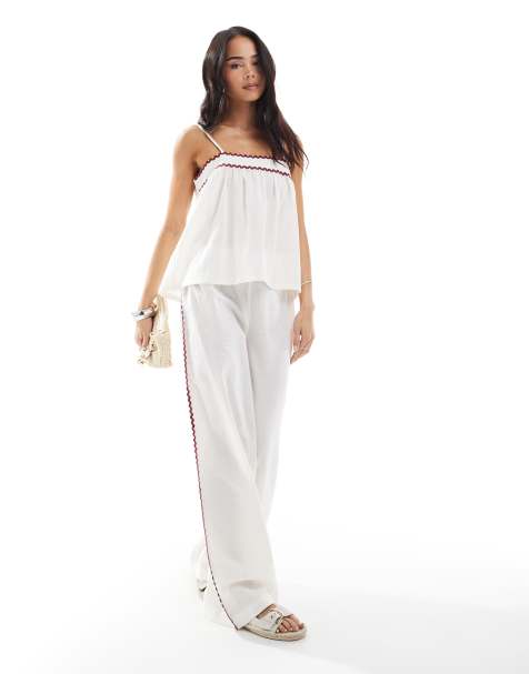 Conjunto playero blanco con ribetes en zigzag rojos exclusivo de Esmée - view 1