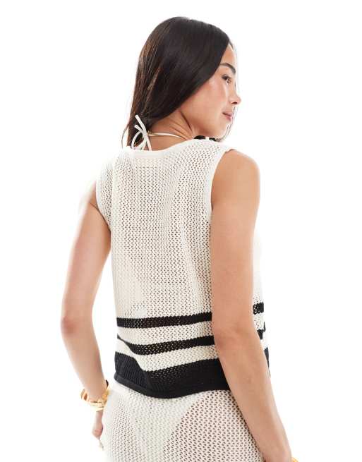 Conjunto playero color crema y negro a rayas de falda y top sin mangas con lazada delantera de croché calado de 4th & Reckless