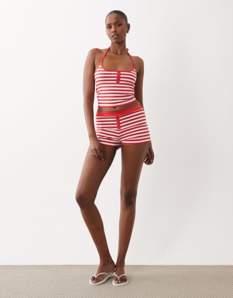 Conjunto rojo y blanco a rayas de top abotonado con cuello halter y pantalones muy cortos exclusivo de The Frolic - view 1