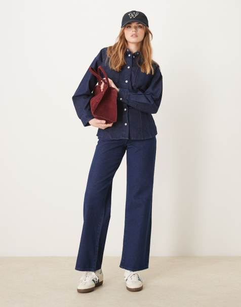 Conjunto vaquero azul oscuro de camisa con cintura entallada y vaqueros de talle alto y pernera ancha de VILA - view 1