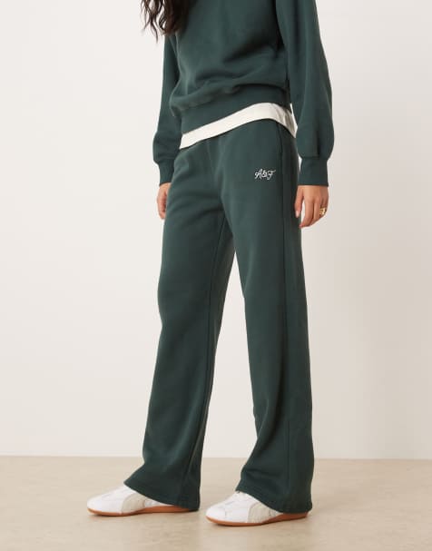 Conjunto verde de joggers y sudadera con capucha y logo en el pecho de Abercrombie & Fitch - view 1