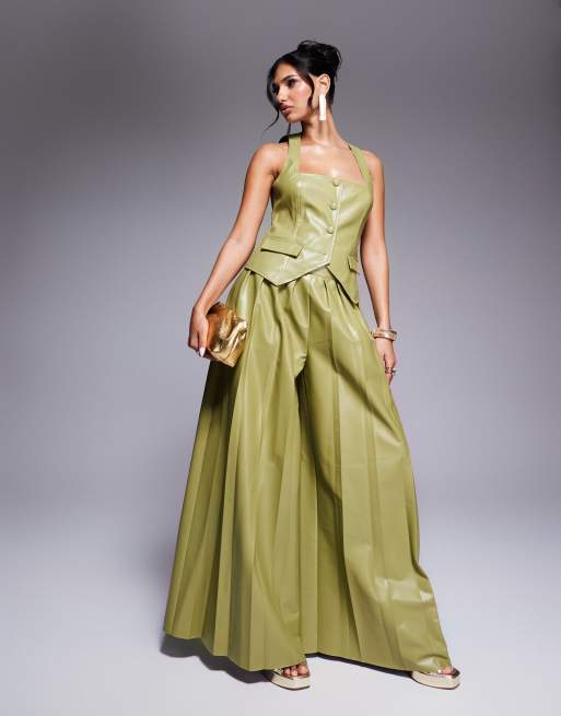 Conjunto verde oliva de chaleco de traje y pantalones plisados de poliuretano de ASOS LUXE