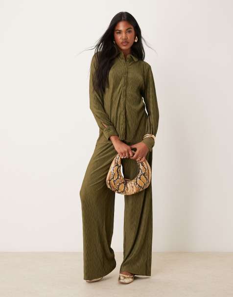 Conjunto verde oliva oscuro de camisa plisada y pantalones de pernera ancha de VILA - view 1