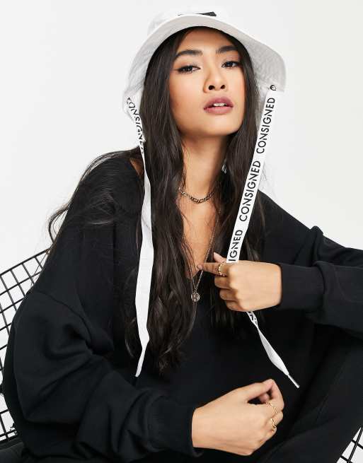 Consigned - Cappello da pescatore con fettuccia con logo, colore bianco