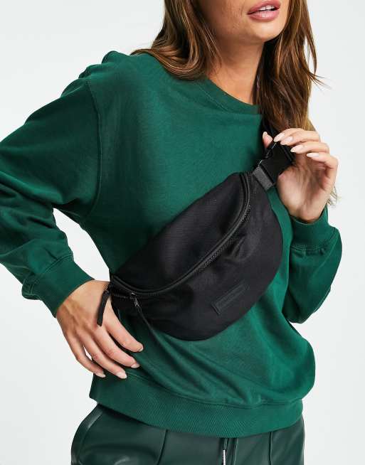 Consigned – Czarna saszetka typu nerka
