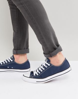 outfit jeans y converse azules