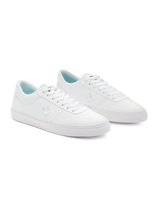 https://images.asos-media.com/products/converse-boulevard-ox-sneakers-in-white/200520169-1-white?$n_550w$&wid=550&fit=constrain