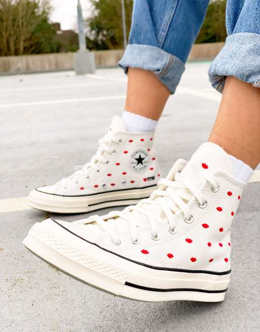 Converse – Chuck 70 Hi – Białe buty sportowe we wzór w haftowane usta |