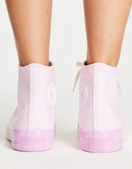 https://images.asos-media.com/products/converse-chuck-70-hi-gradient-heat-ombre-print-canvas-sneakers-in-pink-foam/203044571-4?$n_550w$&wid=550&fit=constrain