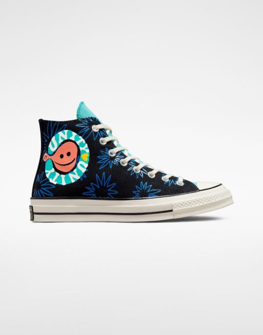 Converse – Chuck 70 Hi Much Love – Sneaker in Schwarz und Blau mit Print