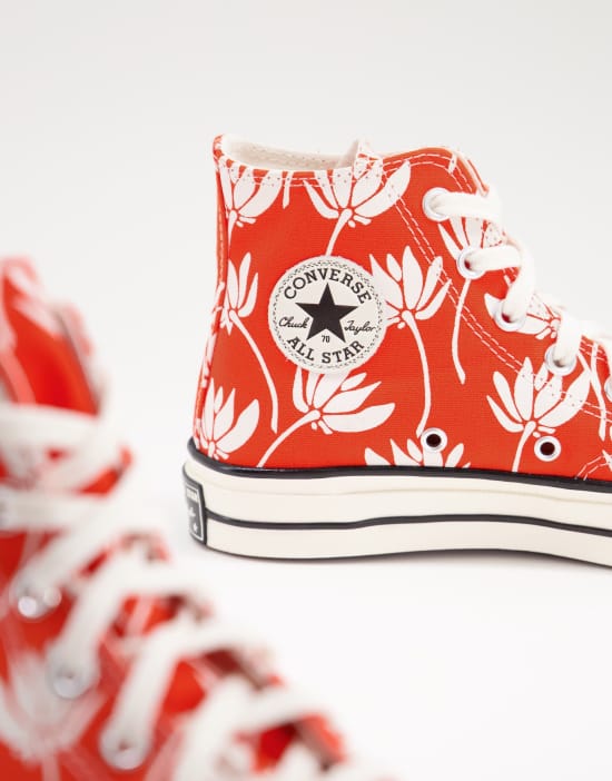 https://images.asos-media.com/products/converse-chuck-70-hi-summer-spirit-floral-print-sneakers-in-red/200523386-2?$n_550w$&wid=550&fit=constrain