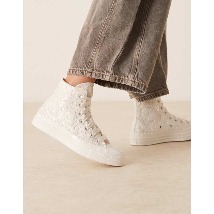 Chuck Taylors Best Way To Tie Converse Converse Chuck 70 Hi