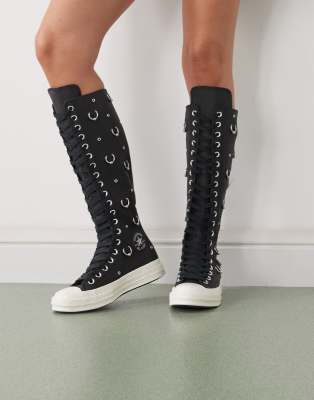 Converse - Chuck 70 - Kniehohe Sneaker in Schwarz mit Metallverzierung in Silber