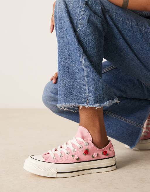 Converse – Chuck 70 Ox – Różowe buty sportowe z ozdobnymi różyczkami, 5 z 5