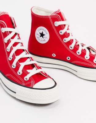 converse nere alte con cuore rosso