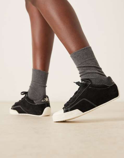 Converse Chuck Lo Pro sneakers in black - view 1