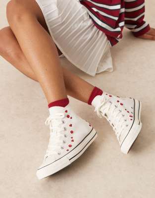 Converse - Chuck Talor All Star Hi - Valentinstag - Sneaker in Weiß mit Rosendetails