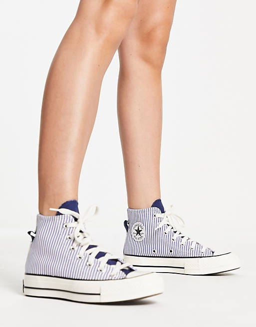 Arriba 93+ imagen blue and white striped converse