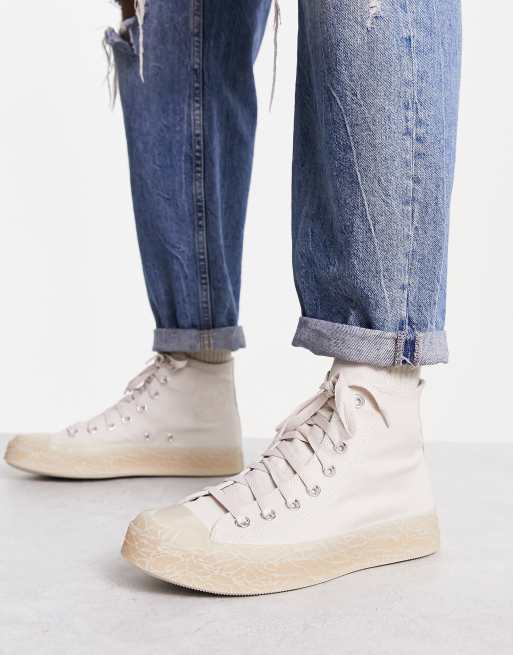 Beige cheap chuck taylors